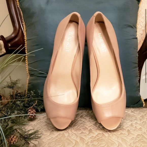 Nine West nude leather peep-toe pump size 8.5 - Picture 3 of 8